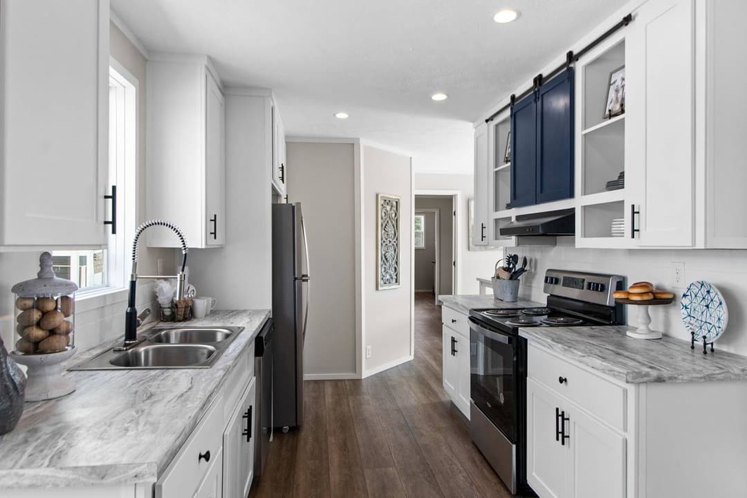 Sierra (lot model) kitchen home features