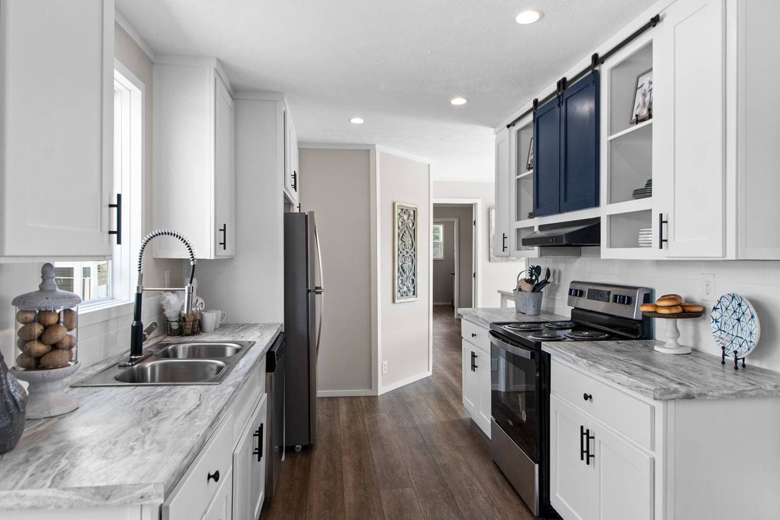 Sierra (lot model) kitchen home features