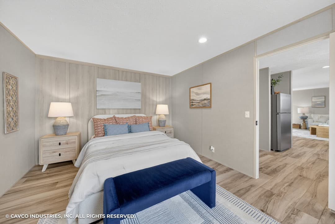 Exclamation 16763i bedroom home features