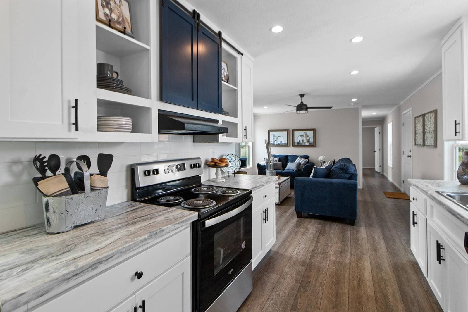 Sierra (lot model) kitchen home features