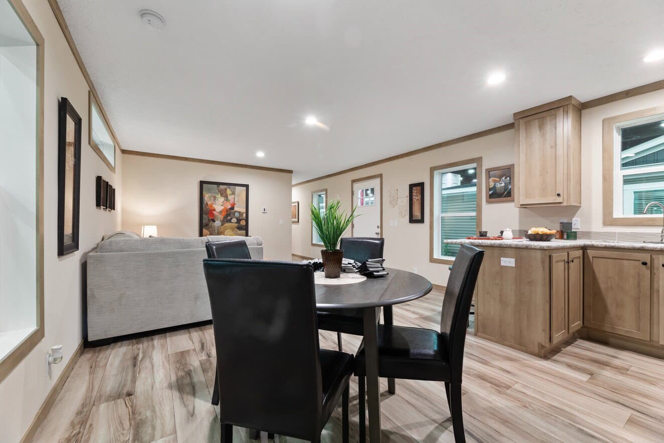 Ascension 16723h interior home features