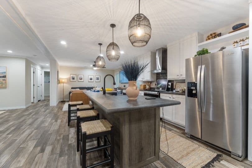 Stratos (lot model) kitchen home features