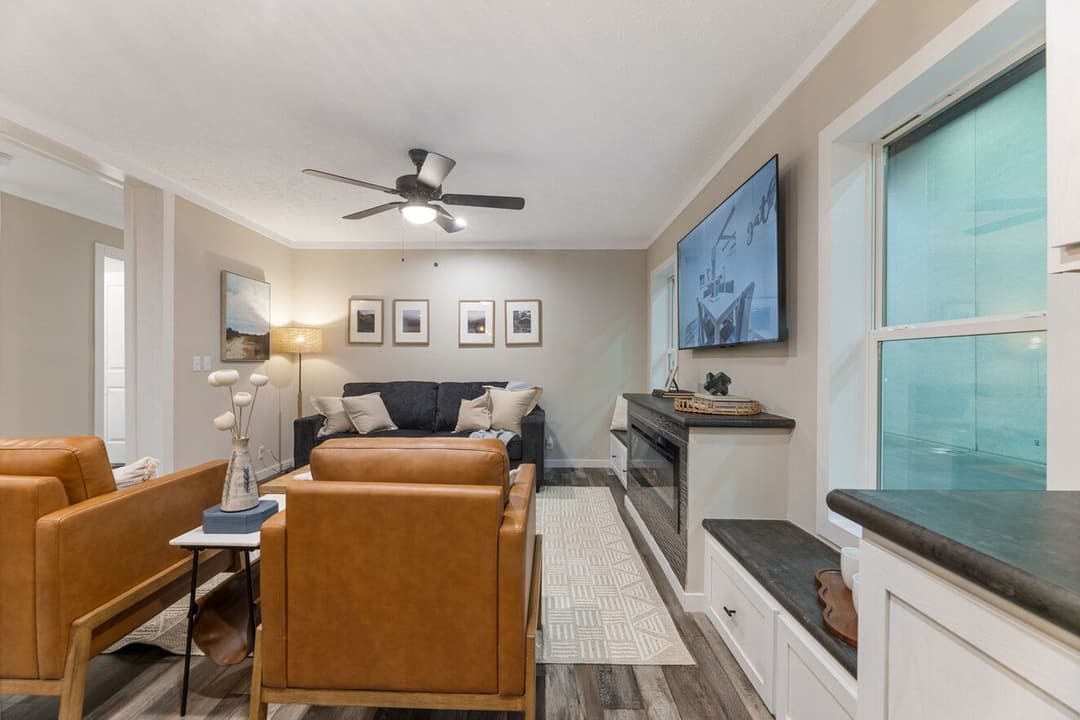 Stratos (lot model) interior home features
