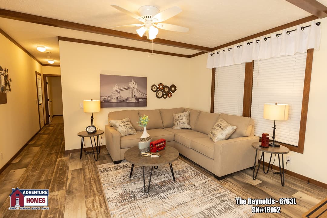 Reynolds | 6763l interior home features