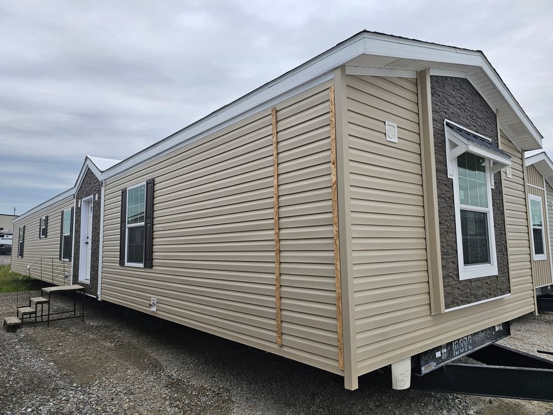 Landmark (lot model) hero and exterior home features