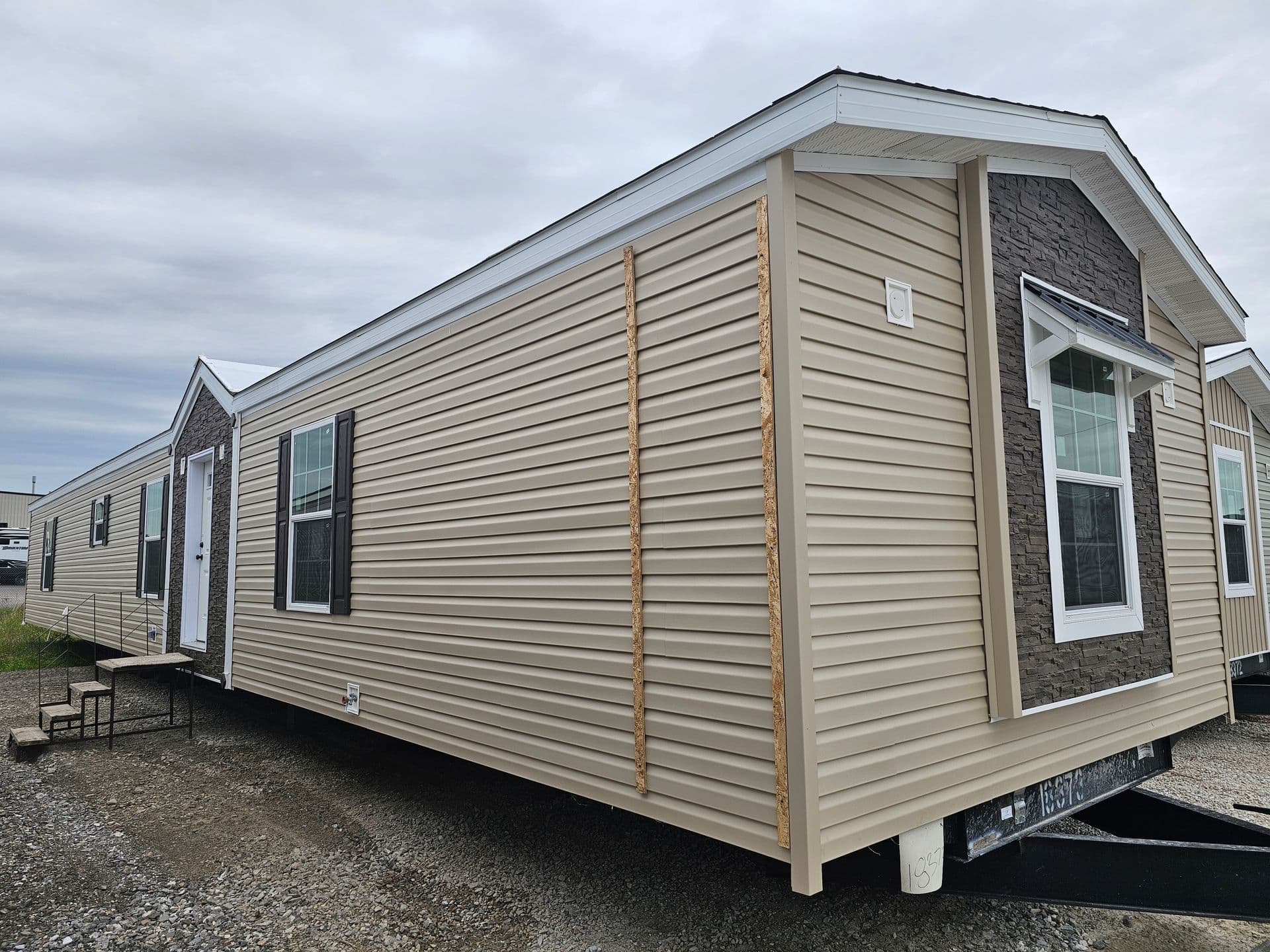 Landmark (lot model) hero and exterior home features