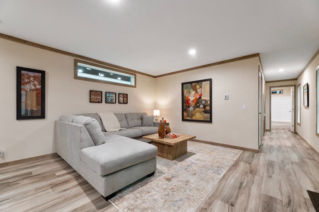 Ascension 16723h interior home features