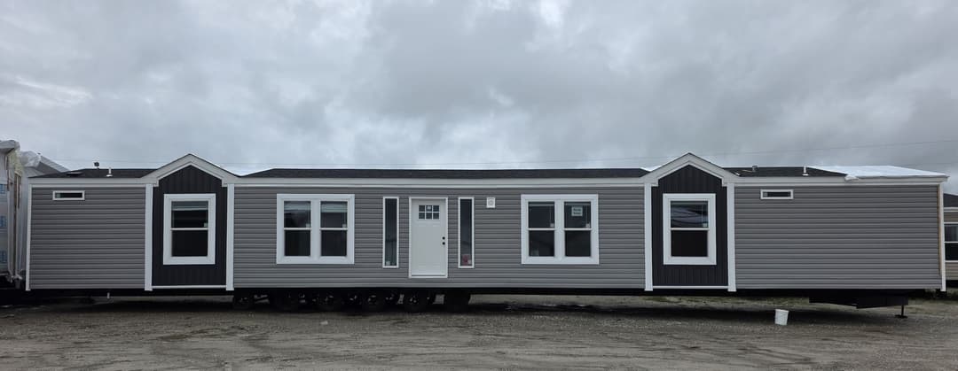 Twin peaks (lot model) hero and exterior home features