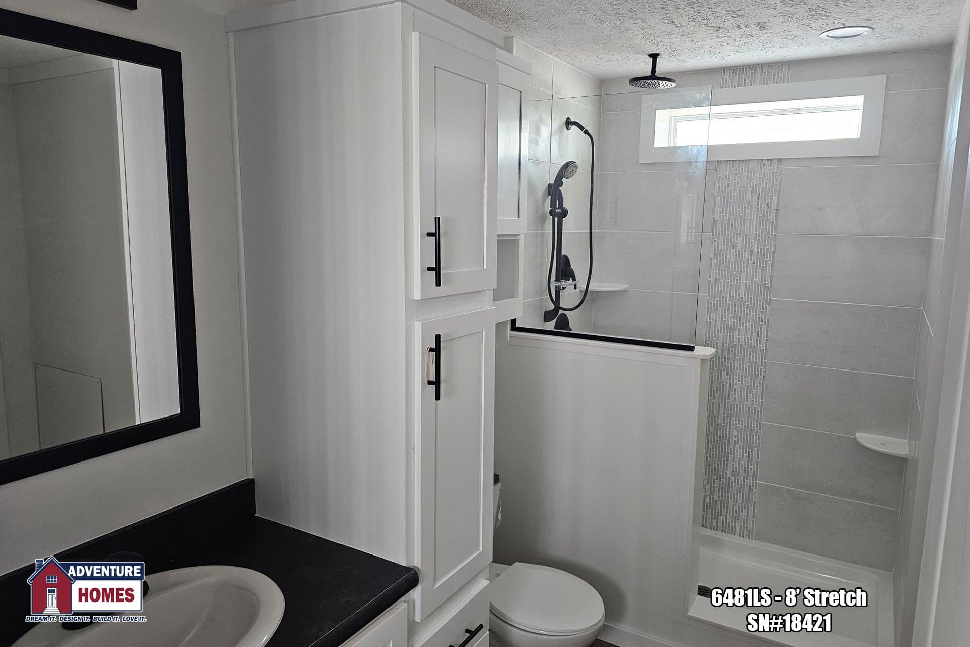 Lakeside cottage bathroom home features