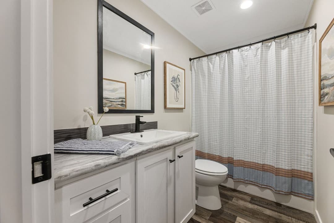Stratos (lot model) bathroom home features