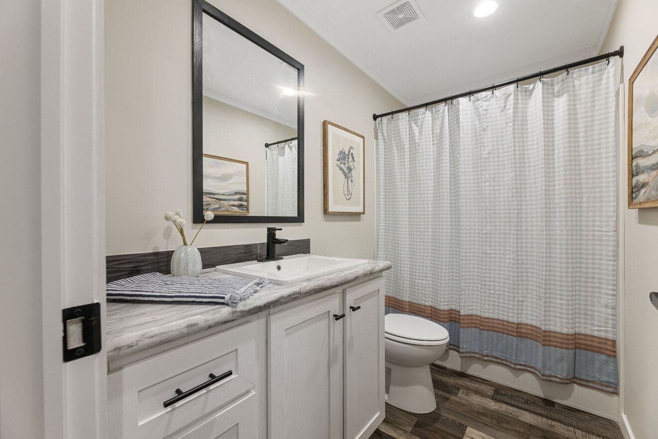 Stratos (lot model) bathroom home features