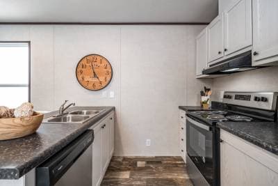 Ridge community kitchen home features