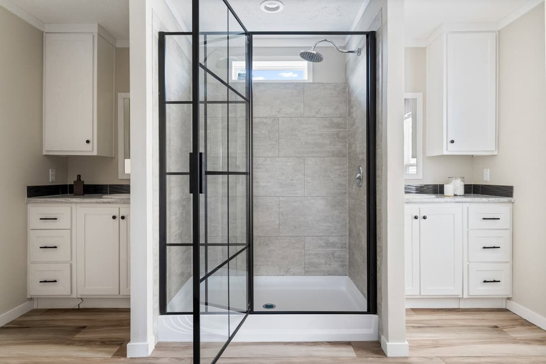 Champ bathroom home features