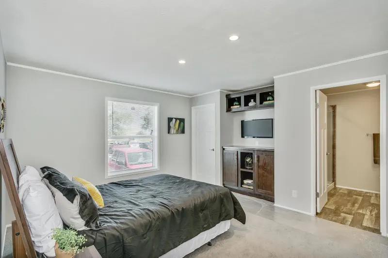 Prairie dune 8785e bedroom home features