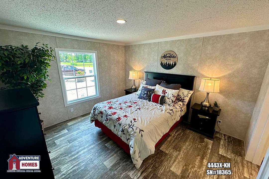 4443x-kh bedroom home features